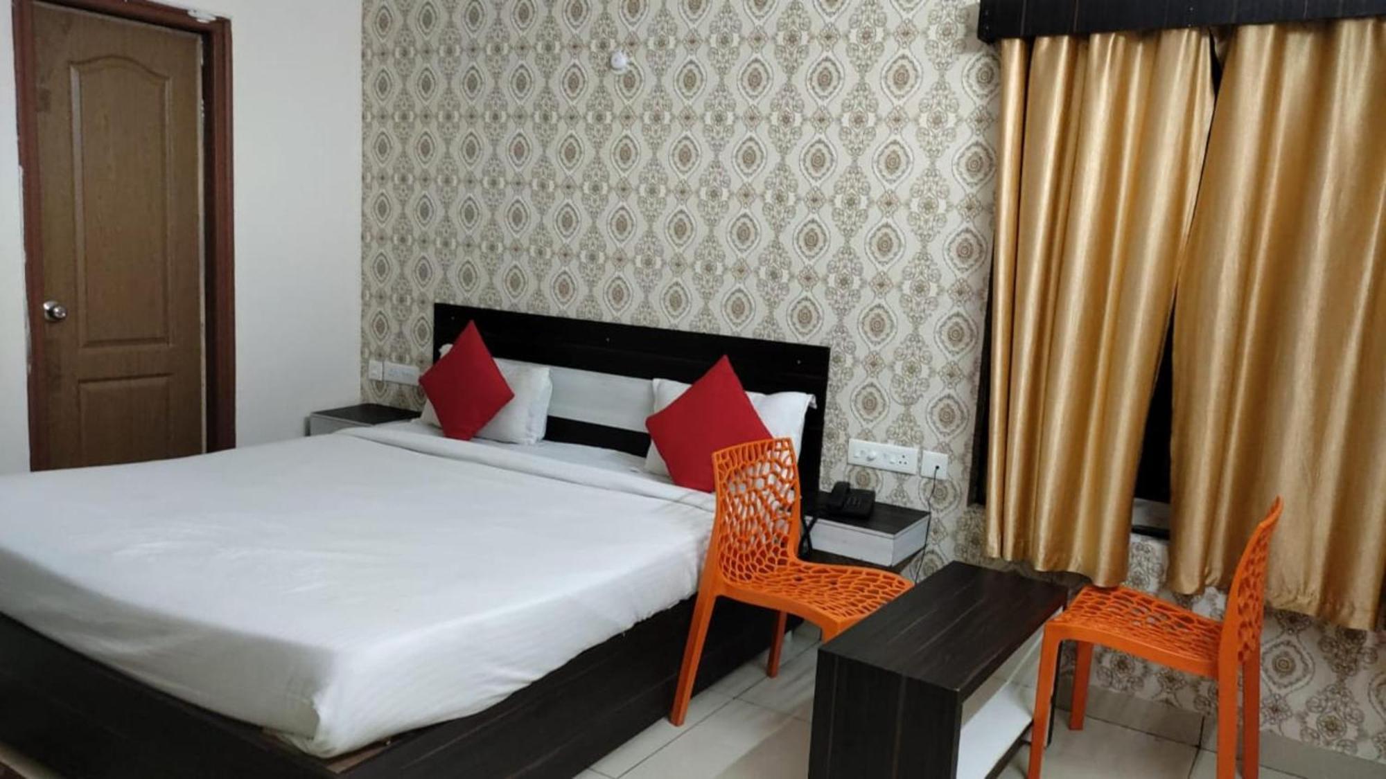 Goroomgo Blue Bell Bhubaneswar - Well Decorated Room -Wifi And Parking Facilities Available ภายนอก รูปภาพ