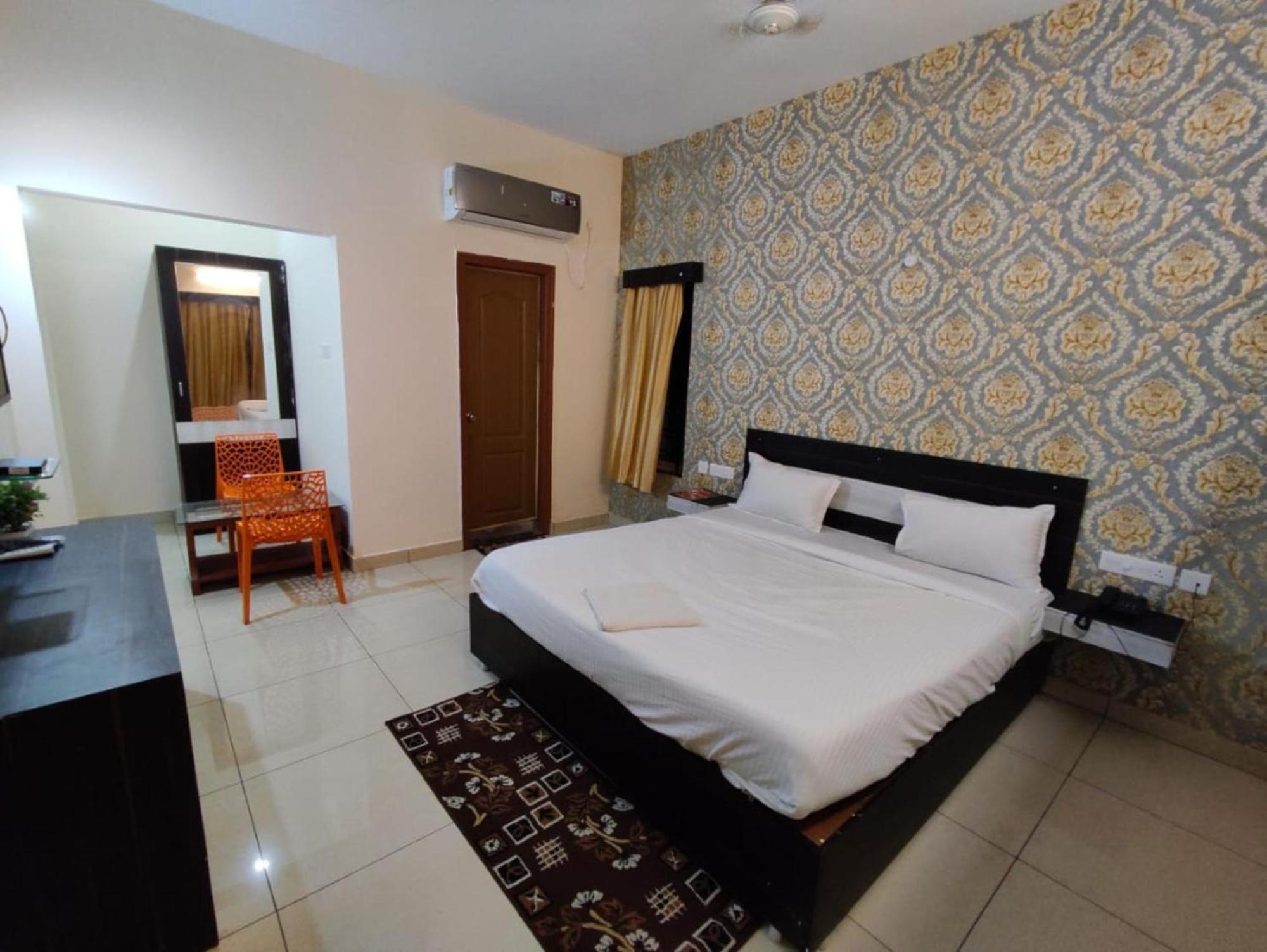 Goroomgo Blue Bell Bhubaneswar - Well Decorated Room -Wifi And Parking Facilities Available ภายนอก รูปภาพ