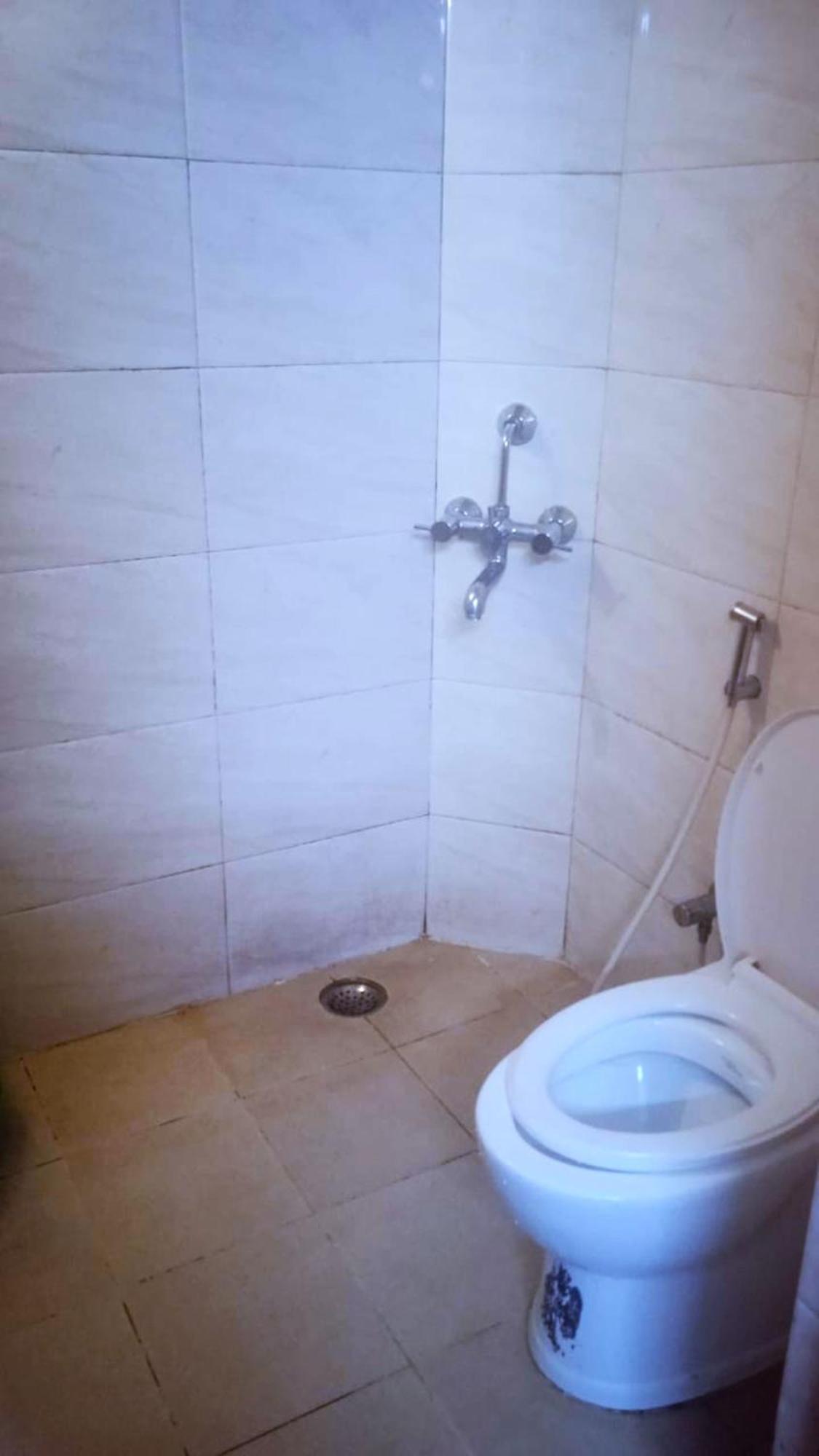 Goroomgo Blue Bell Bhubaneswar - Well Decorated Room -Wifi And Parking Facilities Available ภายนอก รูปภาพ